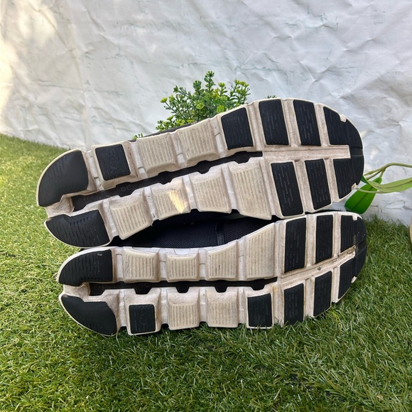 On Cloud 5 Sneakers in Black /white men size  12 gently used - Picture 14 of 16